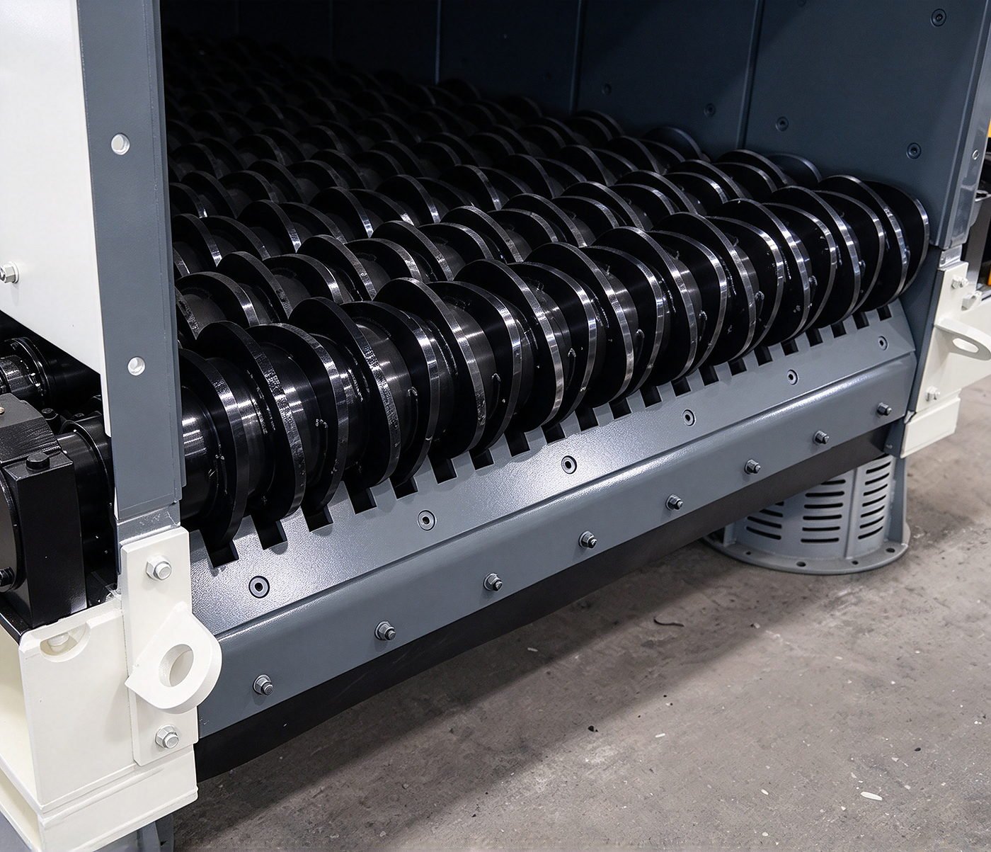 Roller screen shaft assembly and polyurethane cleaner bars
